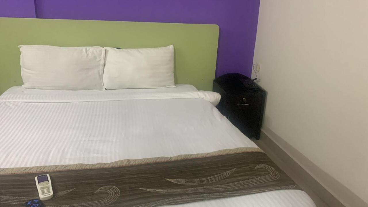 Homewood Suites Hyderabad Esterno foto